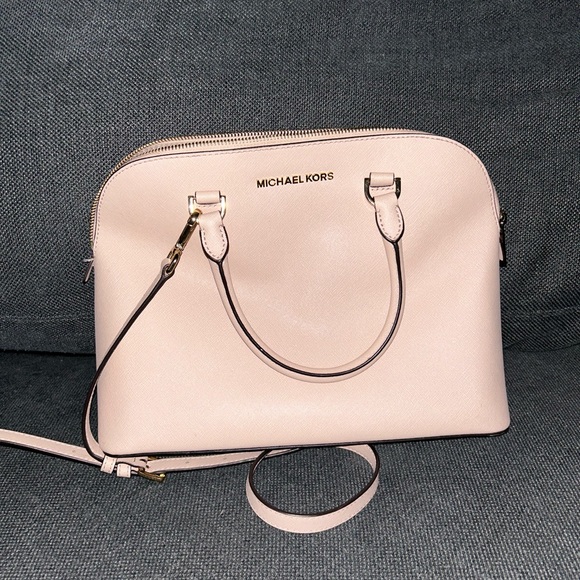 Michael Kors bag - Picture 1 of 3